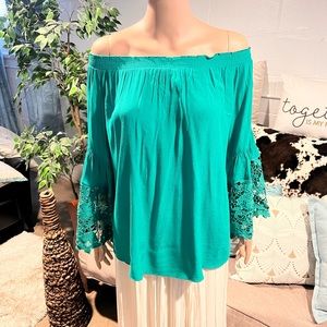 Muche et Muchette green blouse. Once size Long sleeves.